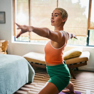 Frau macht Yoga