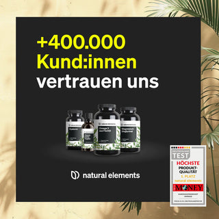 Vier Flaschen mit natürlichen Nahrungsergänzungsmitteln werden vor einem schwarzen Hintergrund präsentiert, mit dem Text „+400.000 Kund:innen vertrauen uns“ und Grafiken zur Qualitätsauszeichnung auf der rechten Seite.