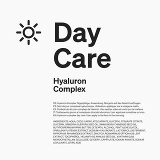 Produktetikett einer Tagespflegecreme mit Hyaluron-Komplex, Anwendungshinweise in mehreren Sprachen und eine Liste der Inhaltsstoffe finden Sie weiter unten.