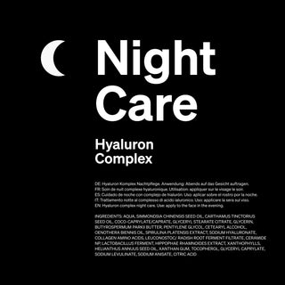 Schwarzer Hintergrund mit weißem Text mit der Aufschrift „Night Care Hyaluron Complex“ und Anwendungshinweisen in Deutsch, Französisch, Italienisch und Englisch sowie einer Liste der Inhaltsstoffe darunter. Oben links befindet sich ein Halbmond-Symbol.