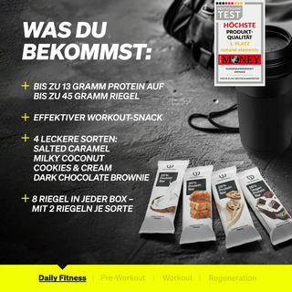 Box mit acht Proteinriegeln in vier Sorten (Salted Caramel, Milky Coconut, Cookies & Cream, Dark Chocolate Brownie) neben einem schwarzen Shaker vor gelbem Hintergrund.