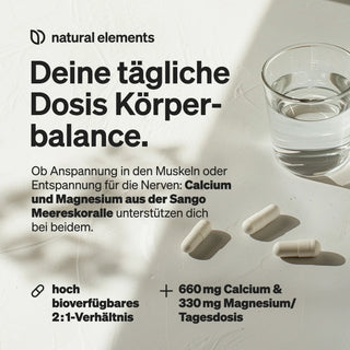 Deutscher Text über die tägliche Einnahme von Kalzium- und Magnesiumpräparaten aus natürlichen Elementen in Form von Kapseln und einem Glas Wasser.