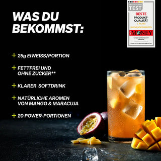 Ein Glas mit Eis und eine Mango.