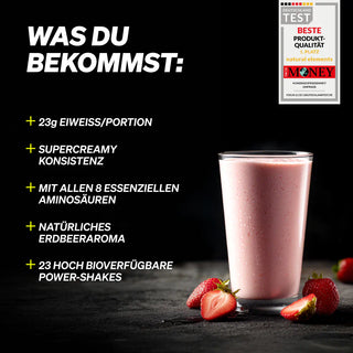 Ein Glas rosa Erdbeerproteinshake auf einer schwarzen Fläche mit frischen Erdbeeren, daneben eine Liste der Produktvorteile in deutscher Sprache.