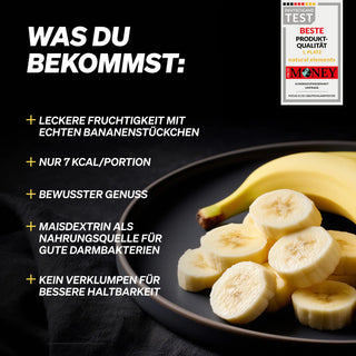 Ein Bündel ganzer Bananen und in Scheiben geschnittener Bananen wird auf einem schwarzen Teller präsentiert, daneben eine Liste der Produktvorteile in deutscher Sprache.