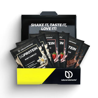 Sechs Portionsbeutel Whey-Protein-Pulver von natural elements in den Geschmacksrichtungen Vanille, Erdbeere und Schokolade aus der SoProtein Mix Box Whey Complex 3x2.